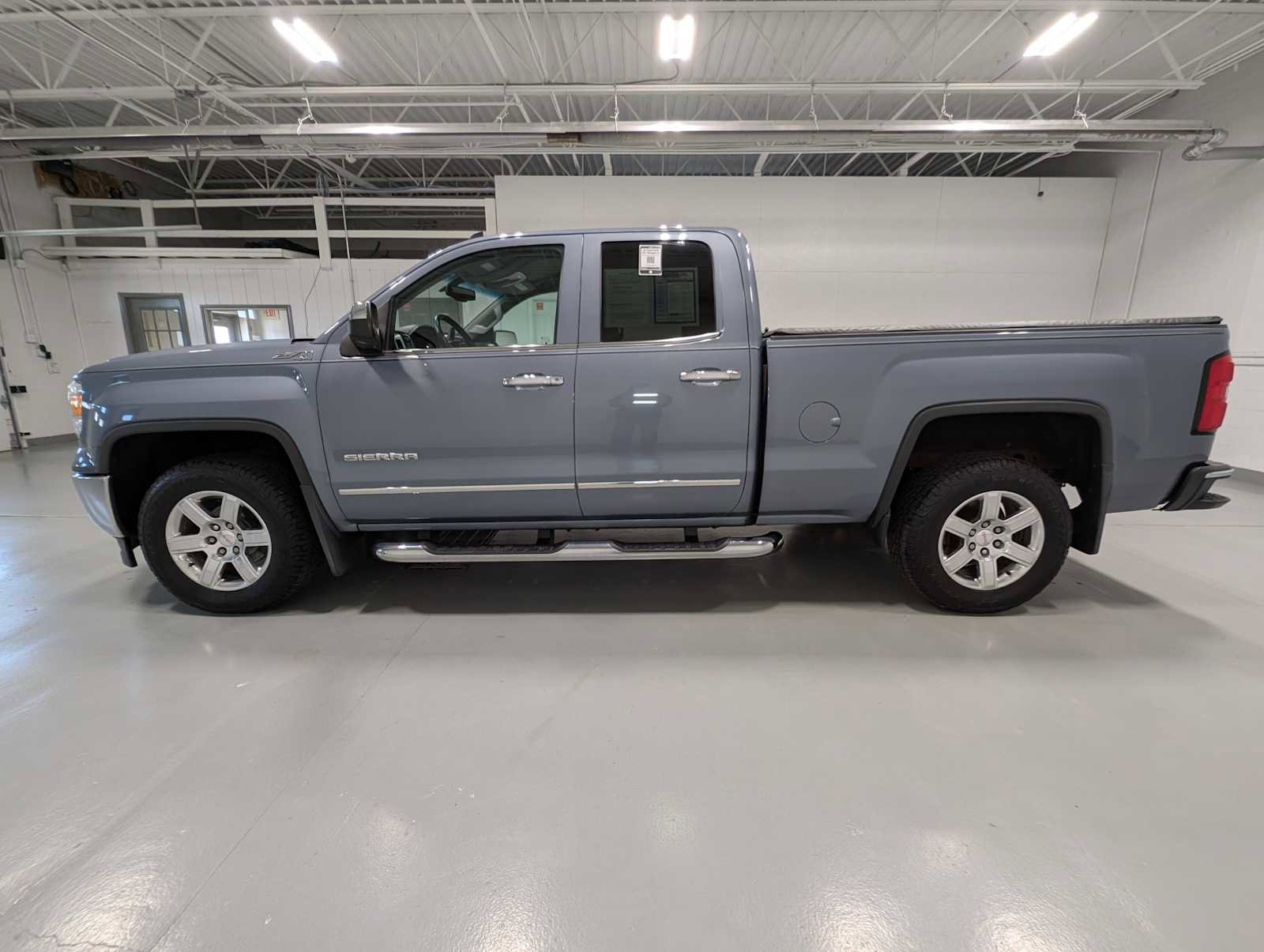 Used 2015 GMC Sierra 1500 SLT w/ SLT Preferred Package AWD/4WD image 12