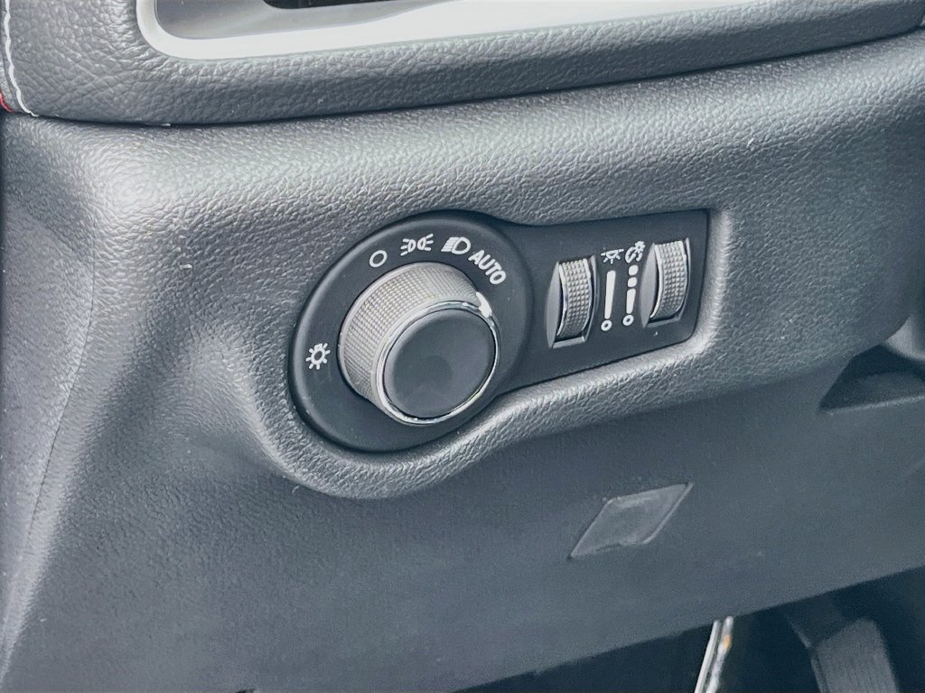 New 2027 Chrysler Pacifica Select FWD image 10