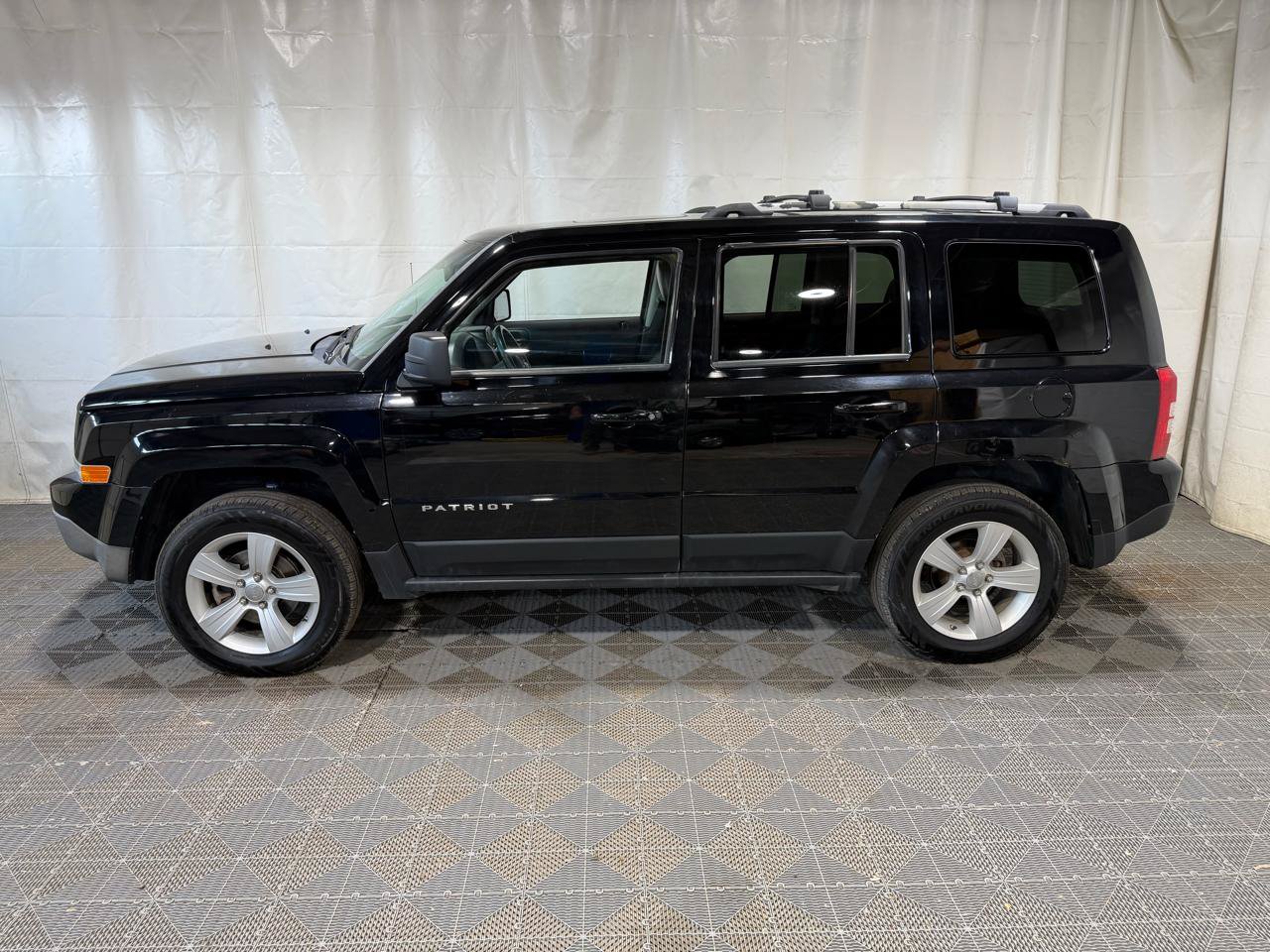 Used 2012 Jeep Patriot Limited w/ Sun/Sound Group AWD/4WD image 5
