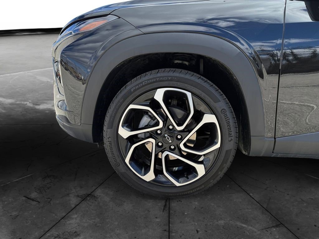 Certified 2025 Chevrolet Trax RS w/ Sunroof Package FWD image 18