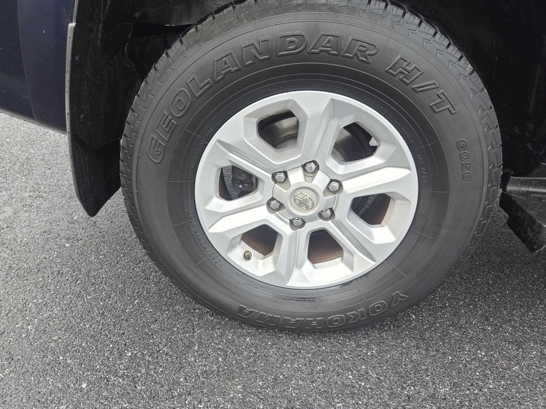 Used 2018 Toyota 4Runner SR5 Premium AWD/4WD image 33