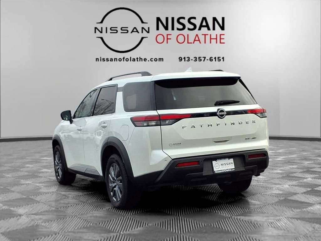 Certified 2024 Nissan Pathfinder SV image 3