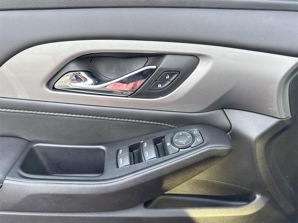 Used 2022 Chevrolet Traverse LT image 27