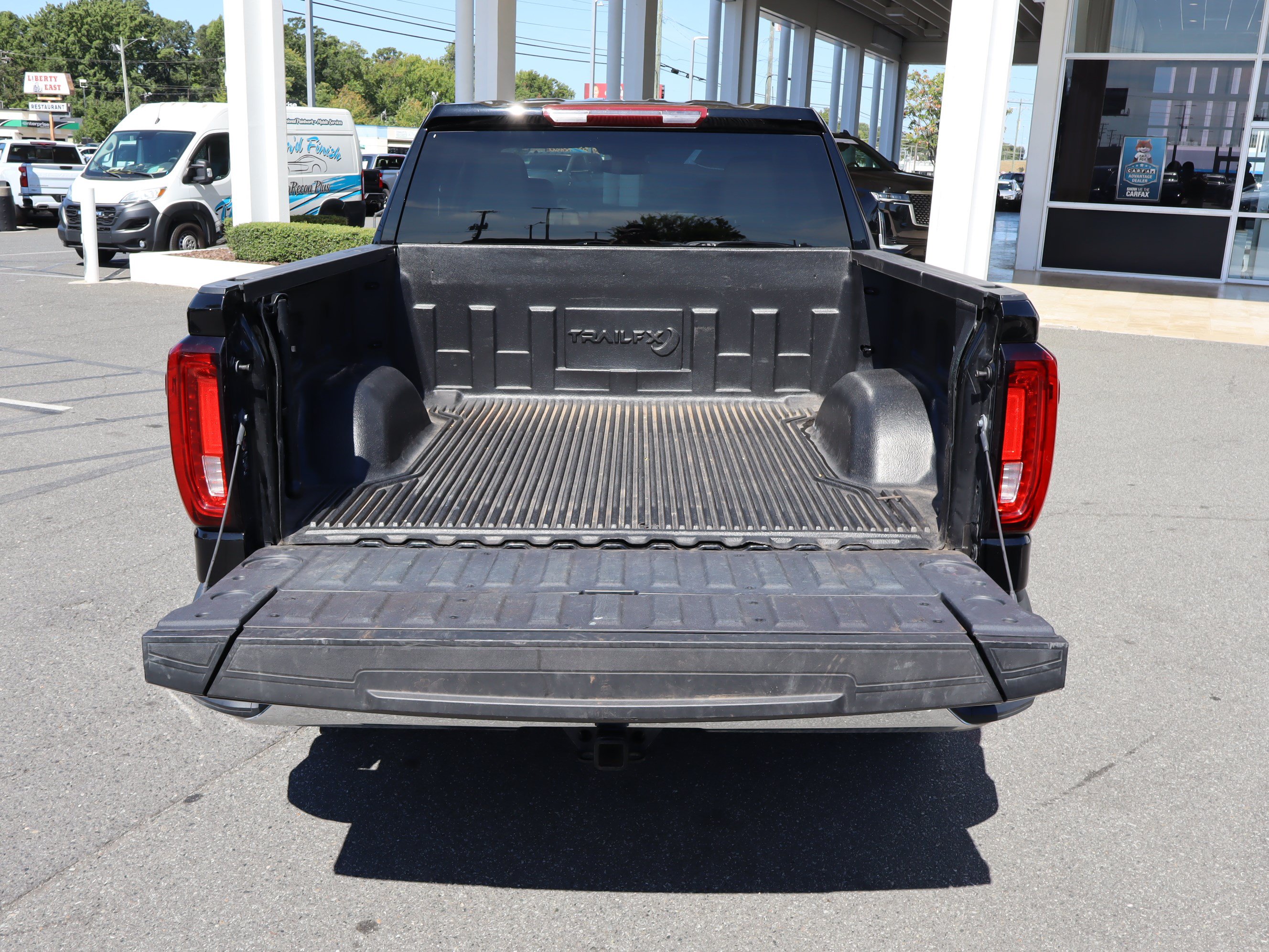 Used 2025 GMC Sierra 1500 SLT AWD/4WD image 12
