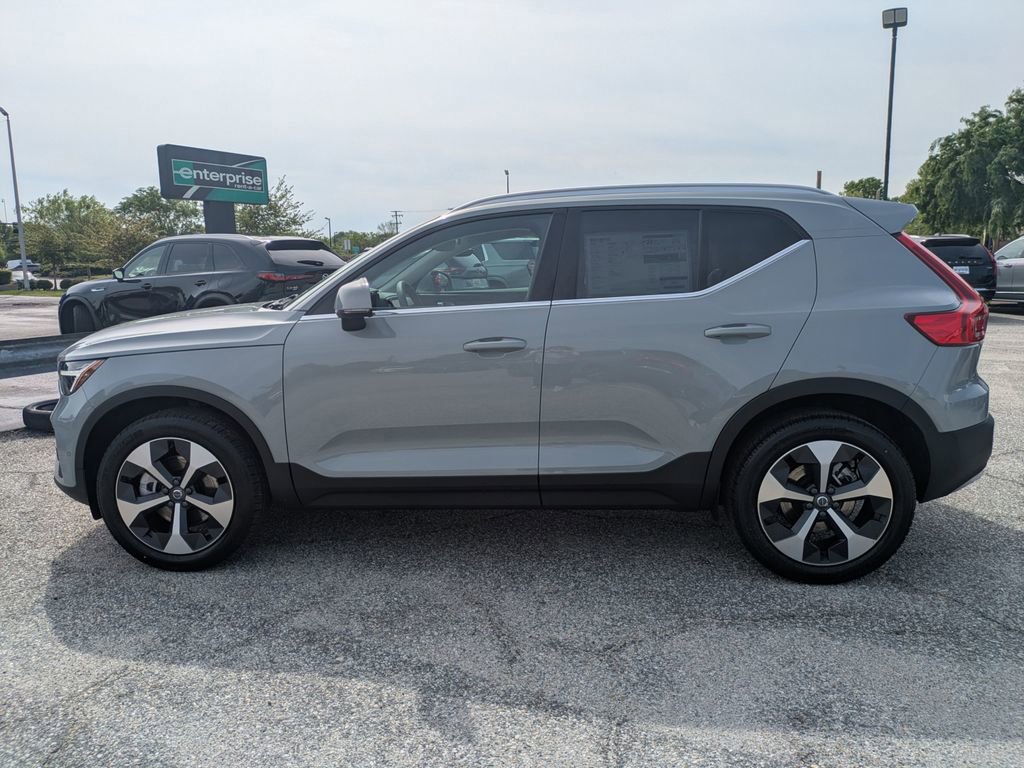 New 2025 Volvo XC40 B5 Plus w/ Climate Package image 7