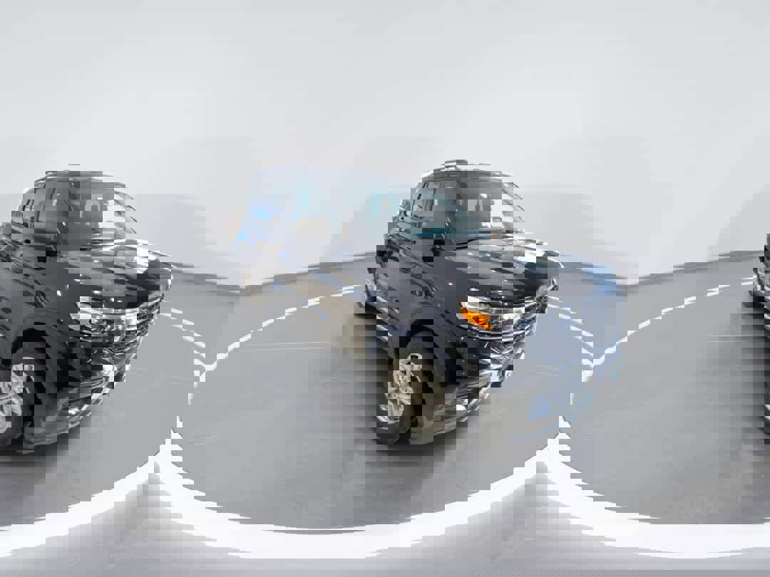 Used 2023 Ford Explorer XLT image 2