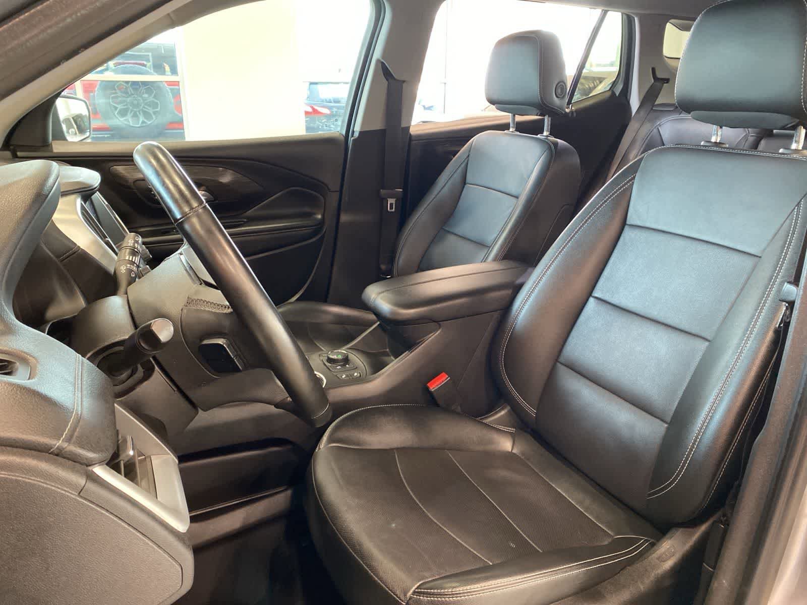 Used 2024 GMC Terrain SLT FWD image 11