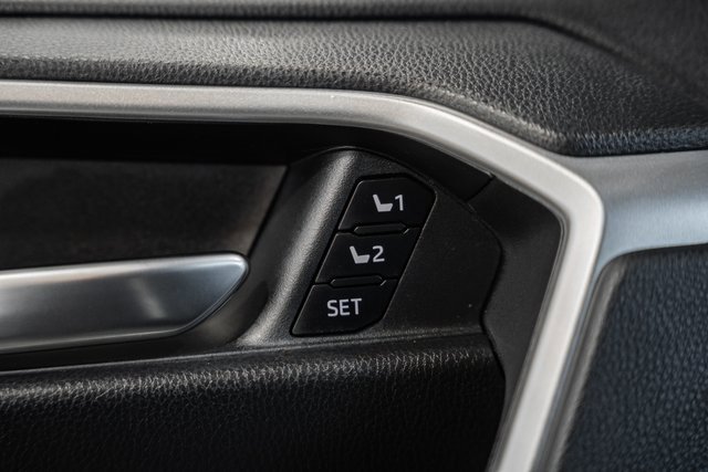 Used 2020 Toyota RAV4 XLE Premium image 37