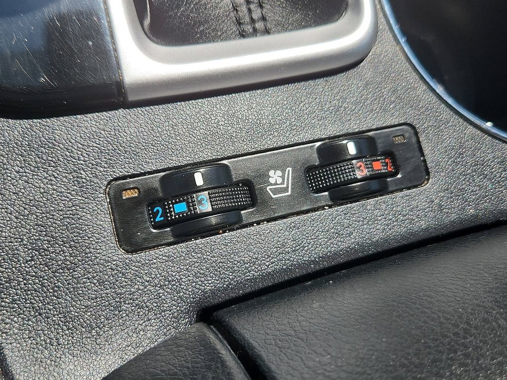 Used 2017 Toyota Highlander Limited AWD/4WD image 21