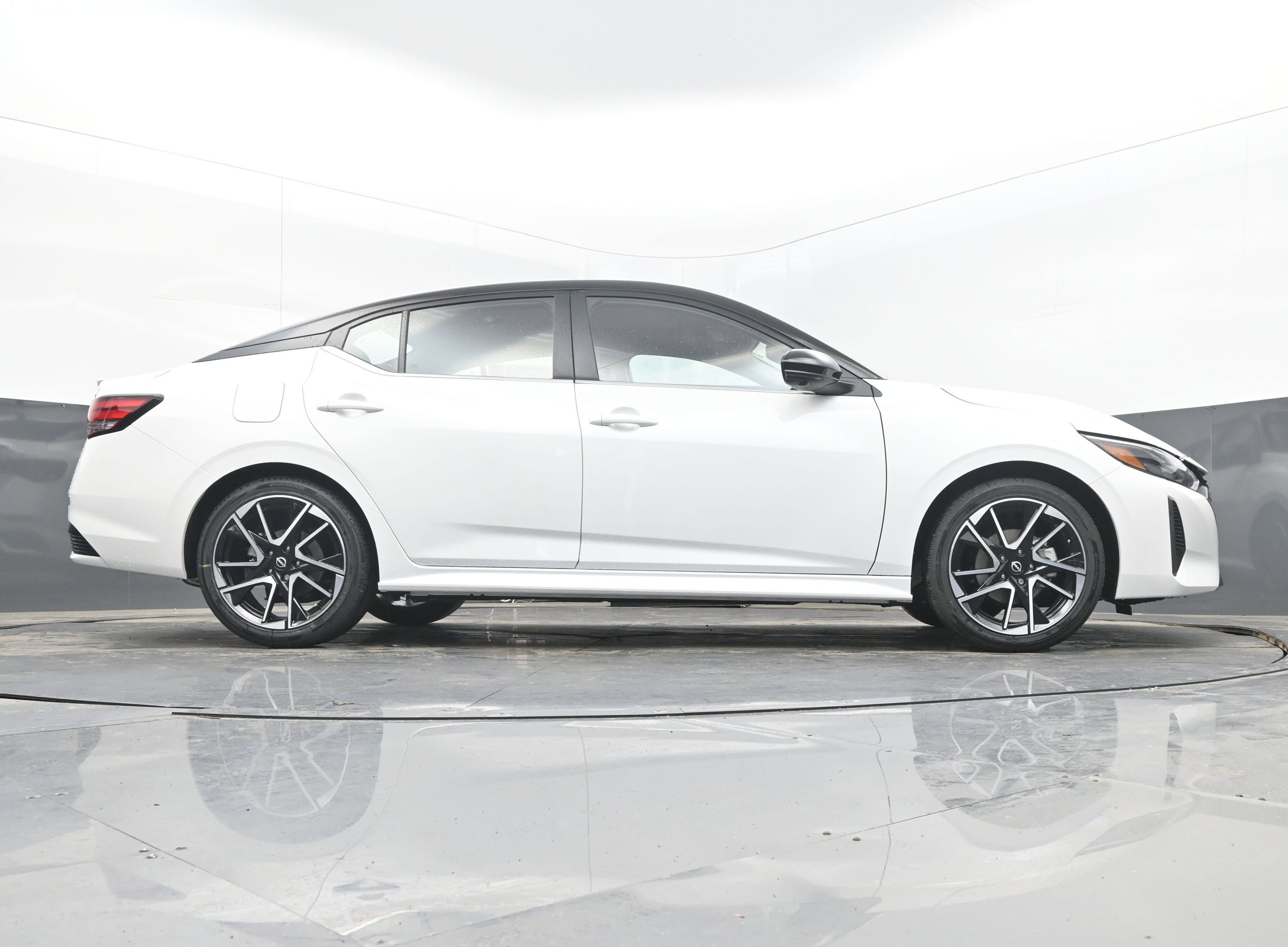 New 2025 Nissan Sentra SR w/ SR Premium Package image 29