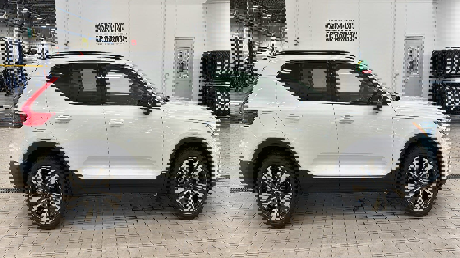 Used 2026 Volvo XC40 B5 Ultra w/ Protection Package Premier image 4