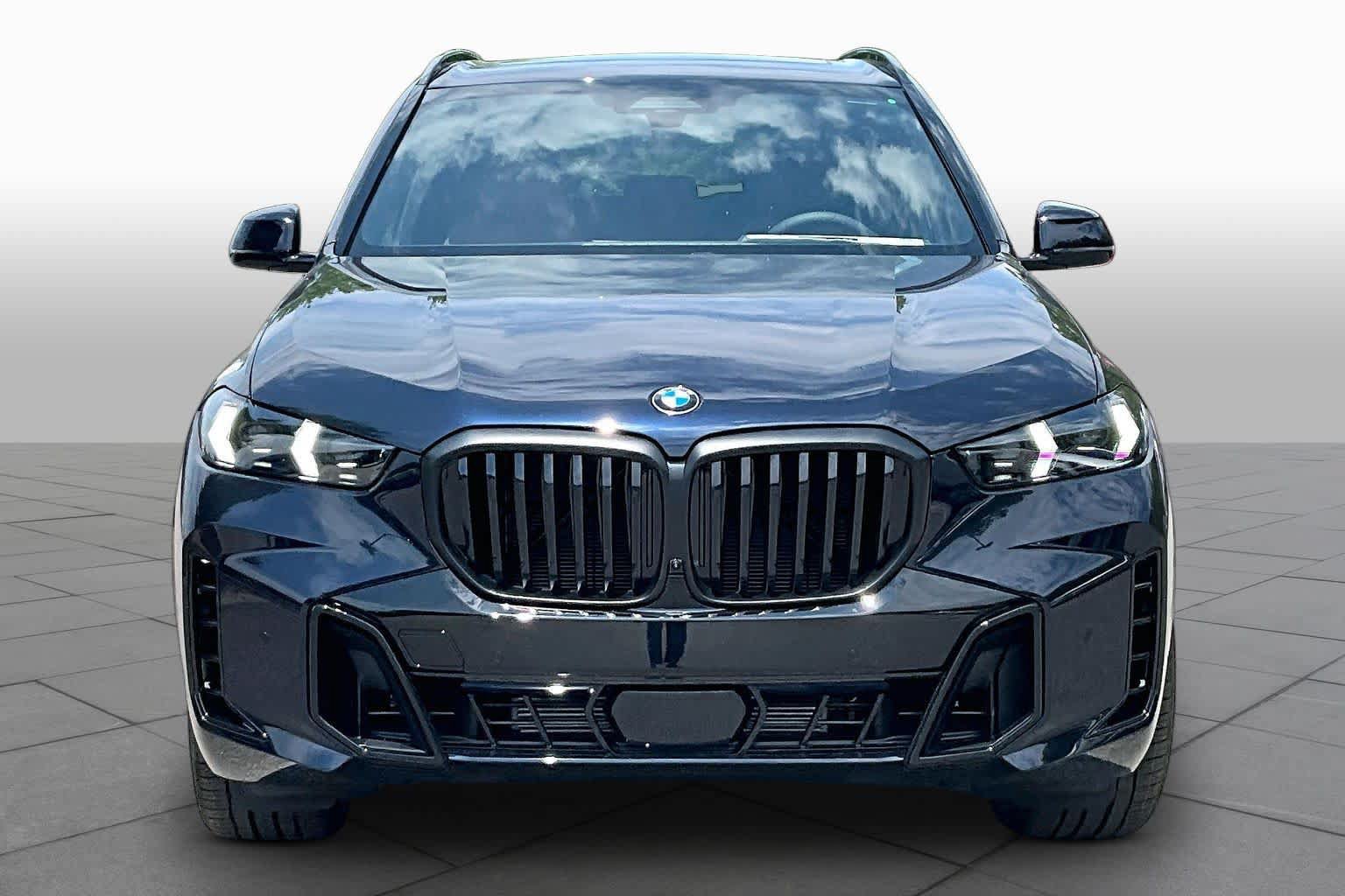 New 2026 BMW X5 xDrive40i w/ M Sport Package AWD/4WD image 3