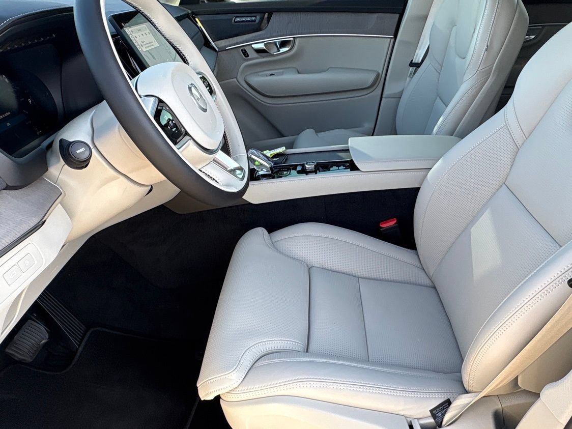 New 2026 Volvo XC90 T8 Ultra w/ Protection Package Premier AWD/4WD image 17