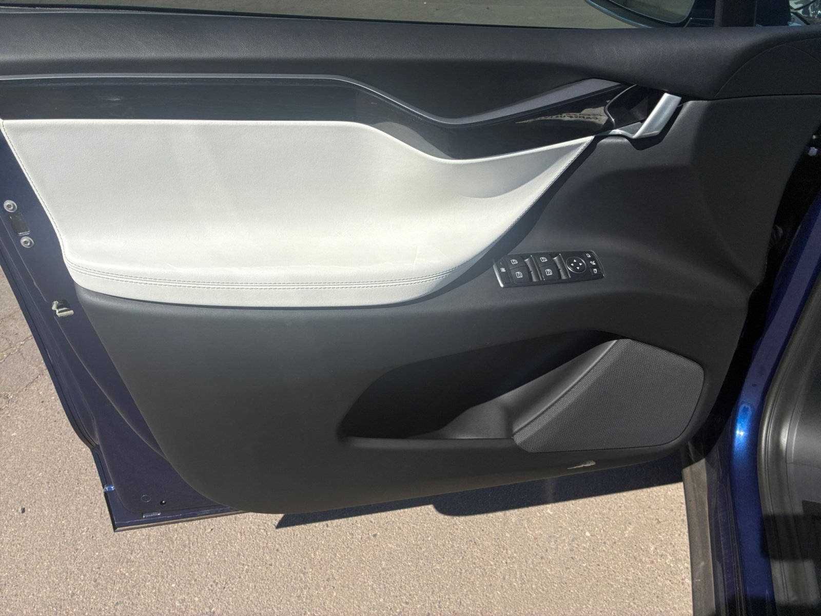 Used 2018 Tesla Model X 75D image 28