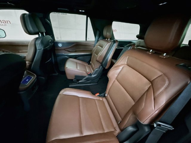 Used 2025 Lincoln Navigator Reserve AWD/4WD image 26