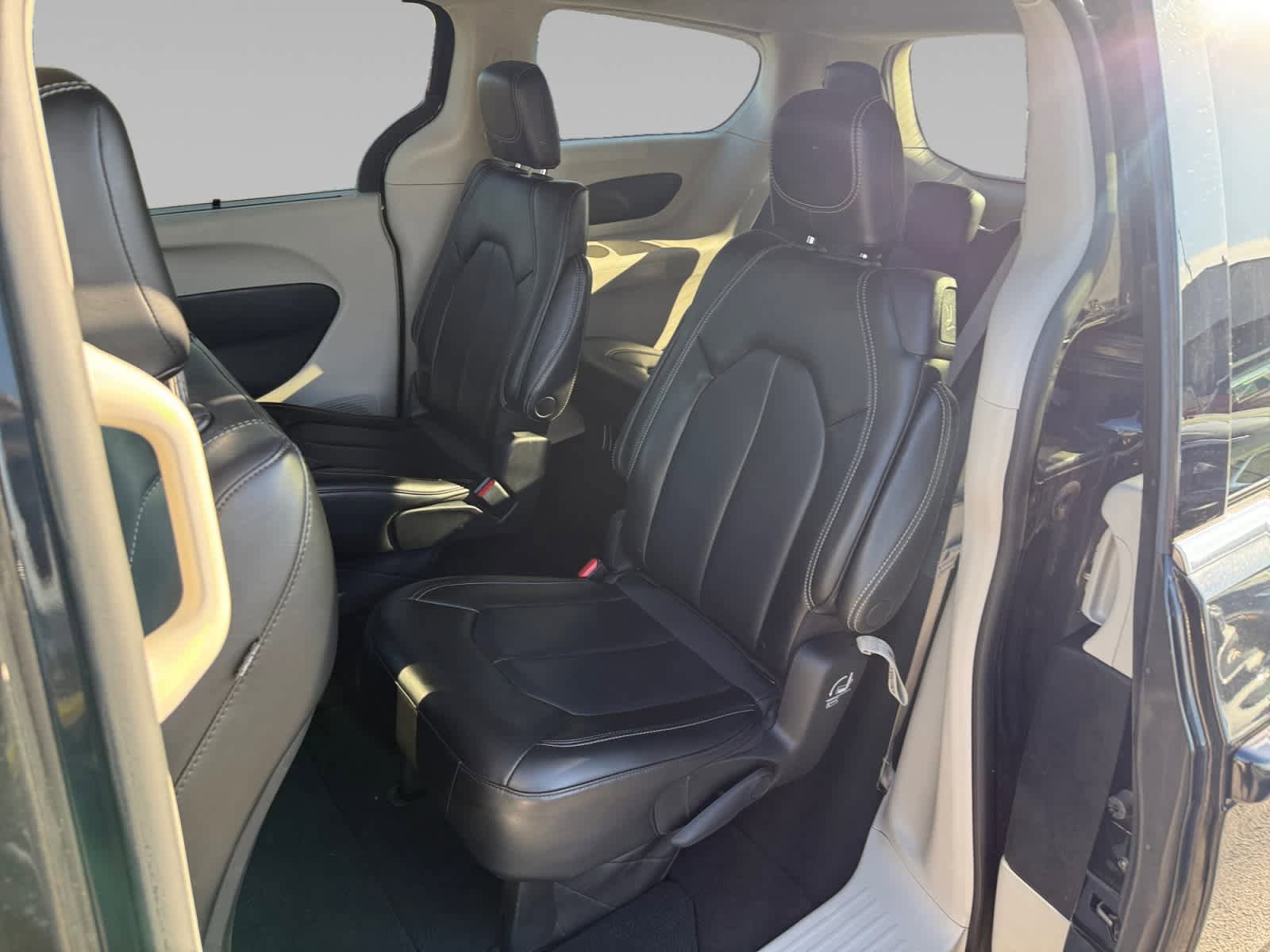 Used 2023 Chrysler Pacifica Touring-L FWD image 22