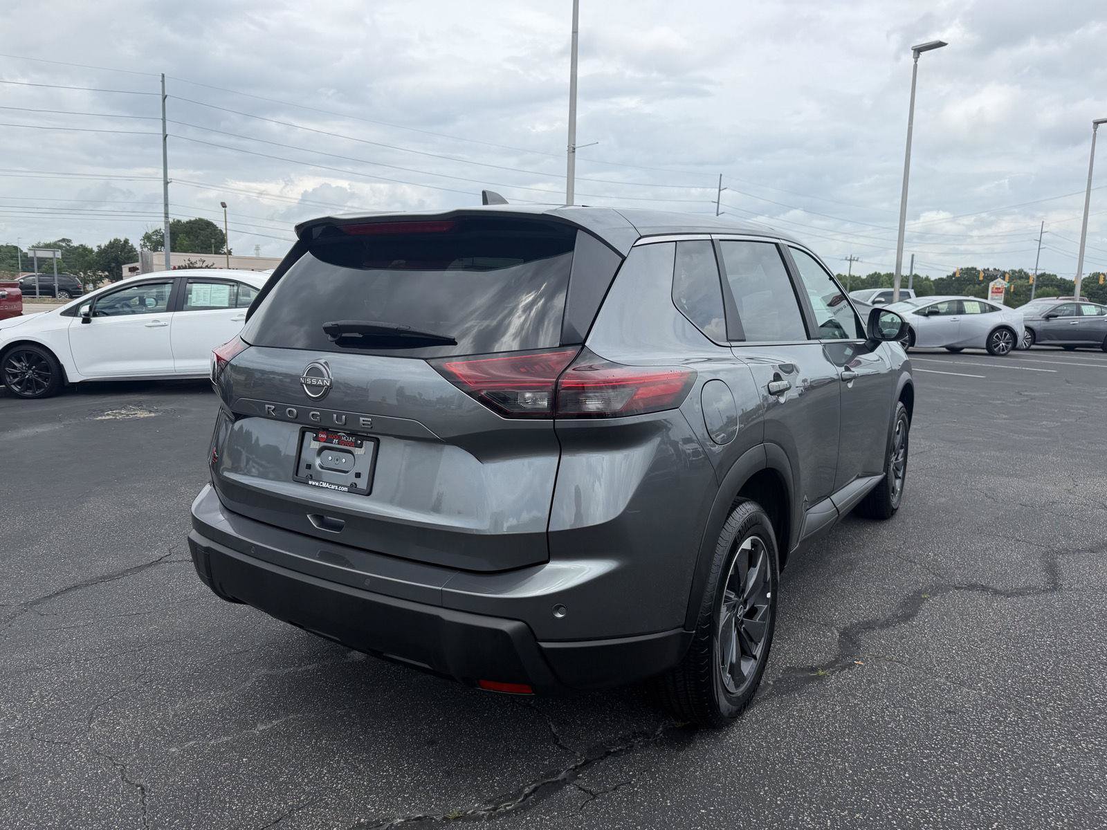 Used 2025 Nissan Rogue SV FWD image 7