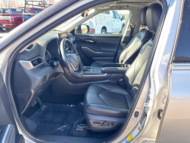 Used 2022 Toyota Highlander XLE image 10