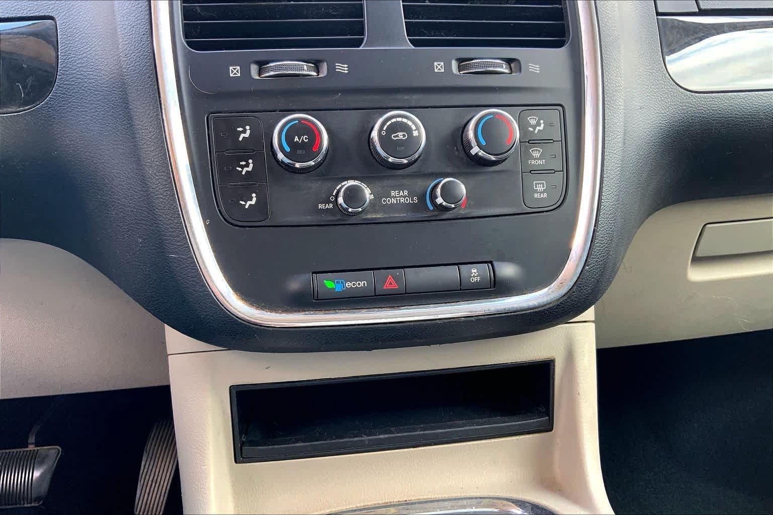Used 2013 Dodge Grand Caravan SXT FWD image 31