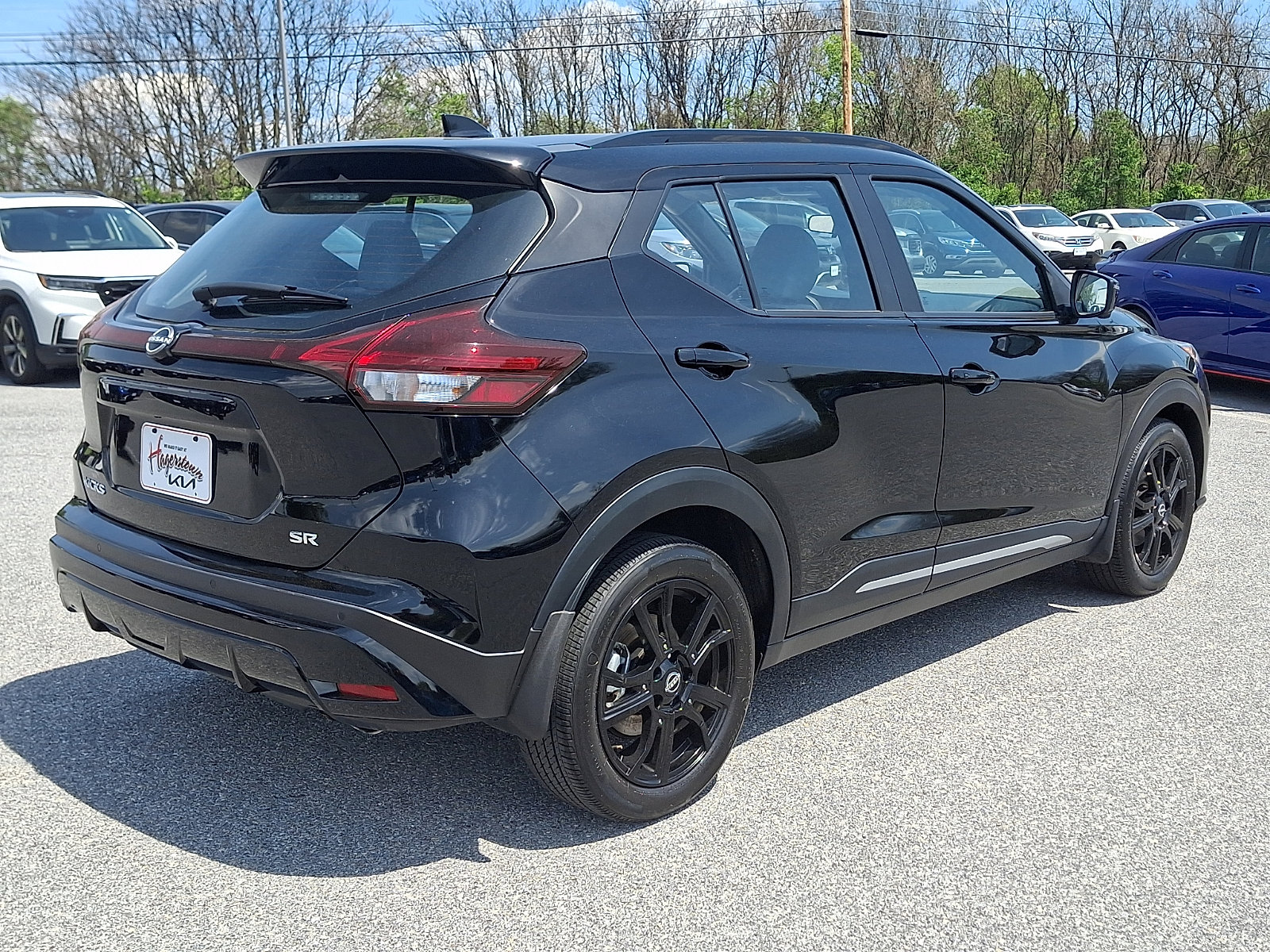 Used 2023 Nissan Kicks SR w/ SR Premium Package FWD image 6
