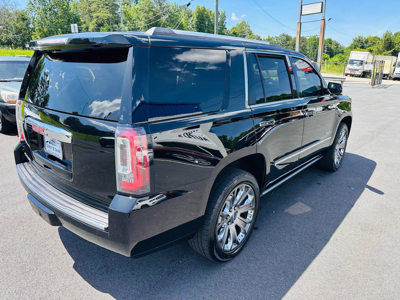 Used 2015 GMC Yukon Denali w/ Premium Package AWD/4WD image 5