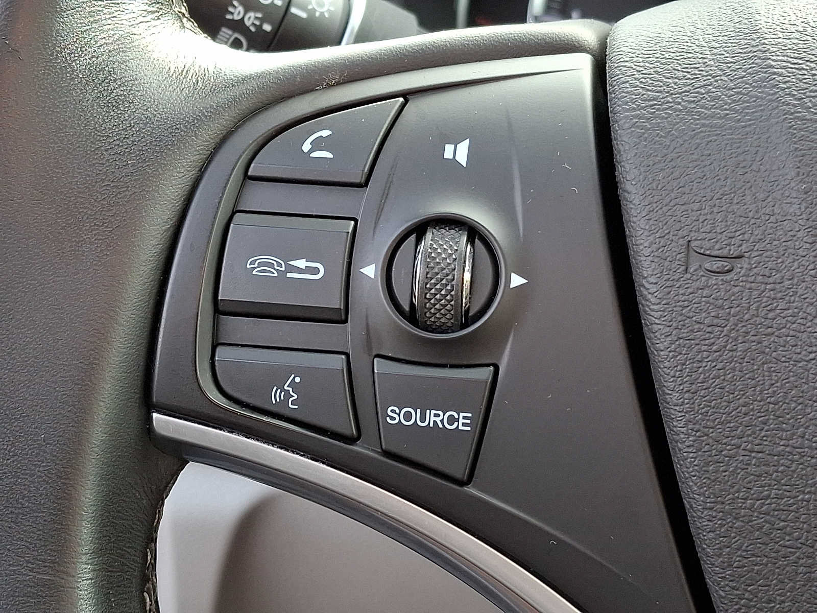 Used 2020 Acura MDX w/ Technology Package AWD/4WD image 19