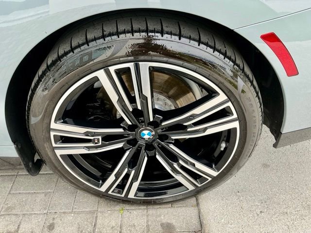 Used 2023 BMW i7 xDrive60 AWD/4WD image 17