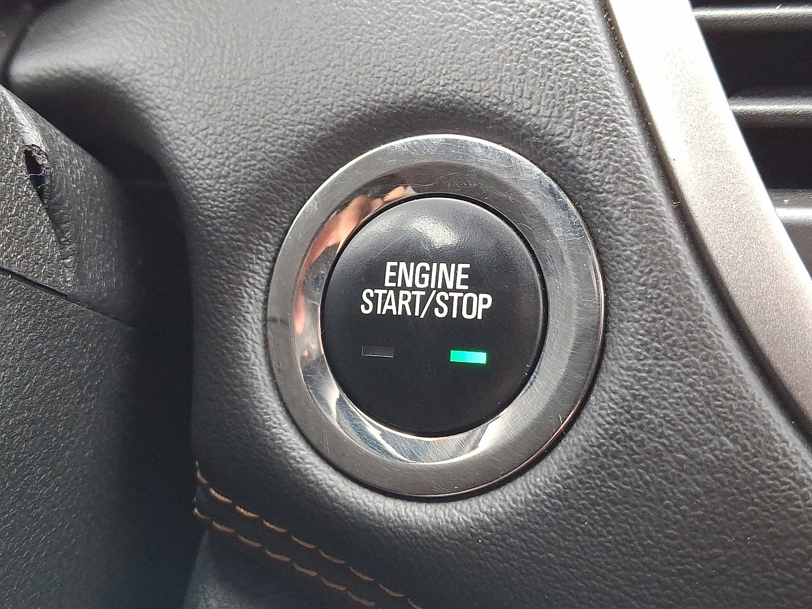 Used 2020 Chevrolet Trax LT w/ LT Convenience Package image 22