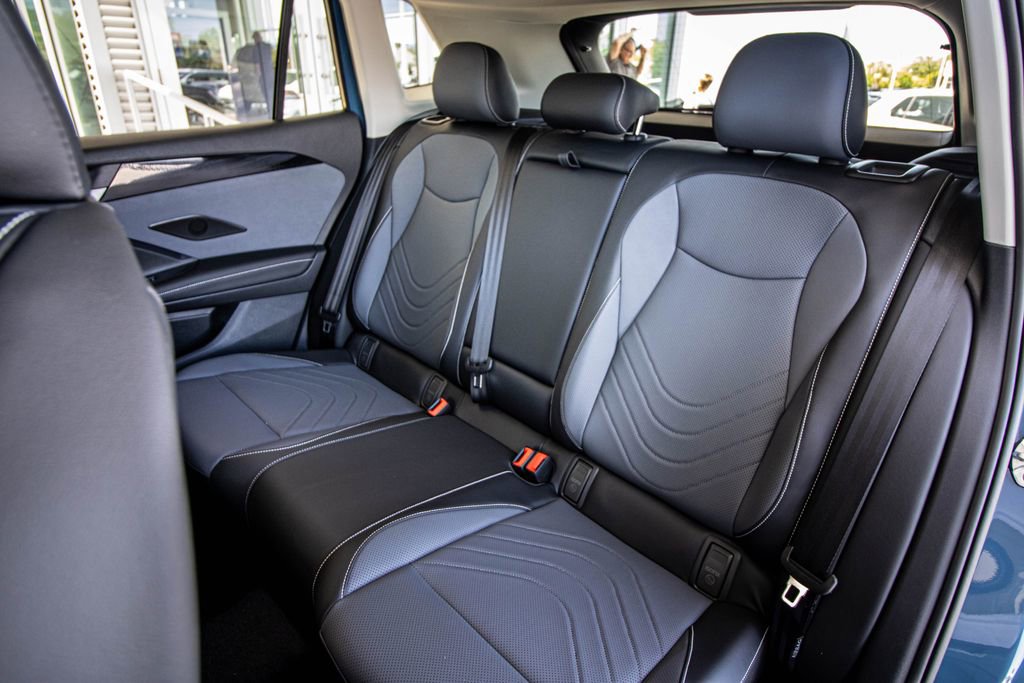 New 2026 Volkswagen Tiguan SE FWD image 29