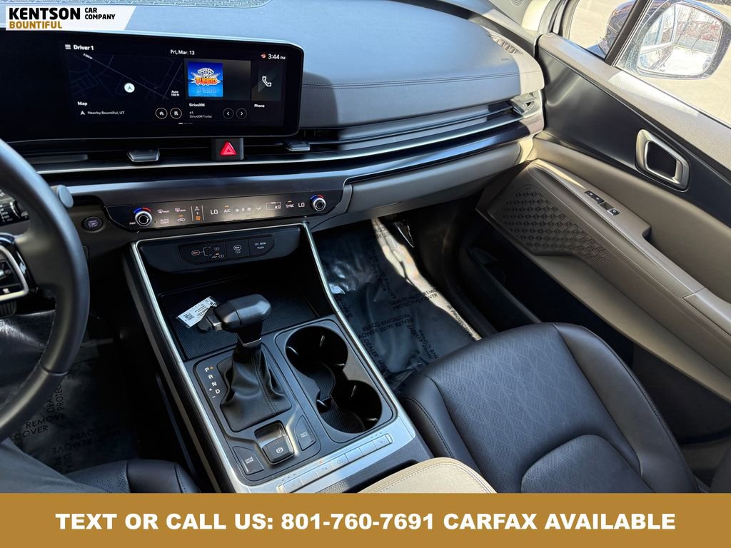 Used 2025 Kia Carnival FWD image 23