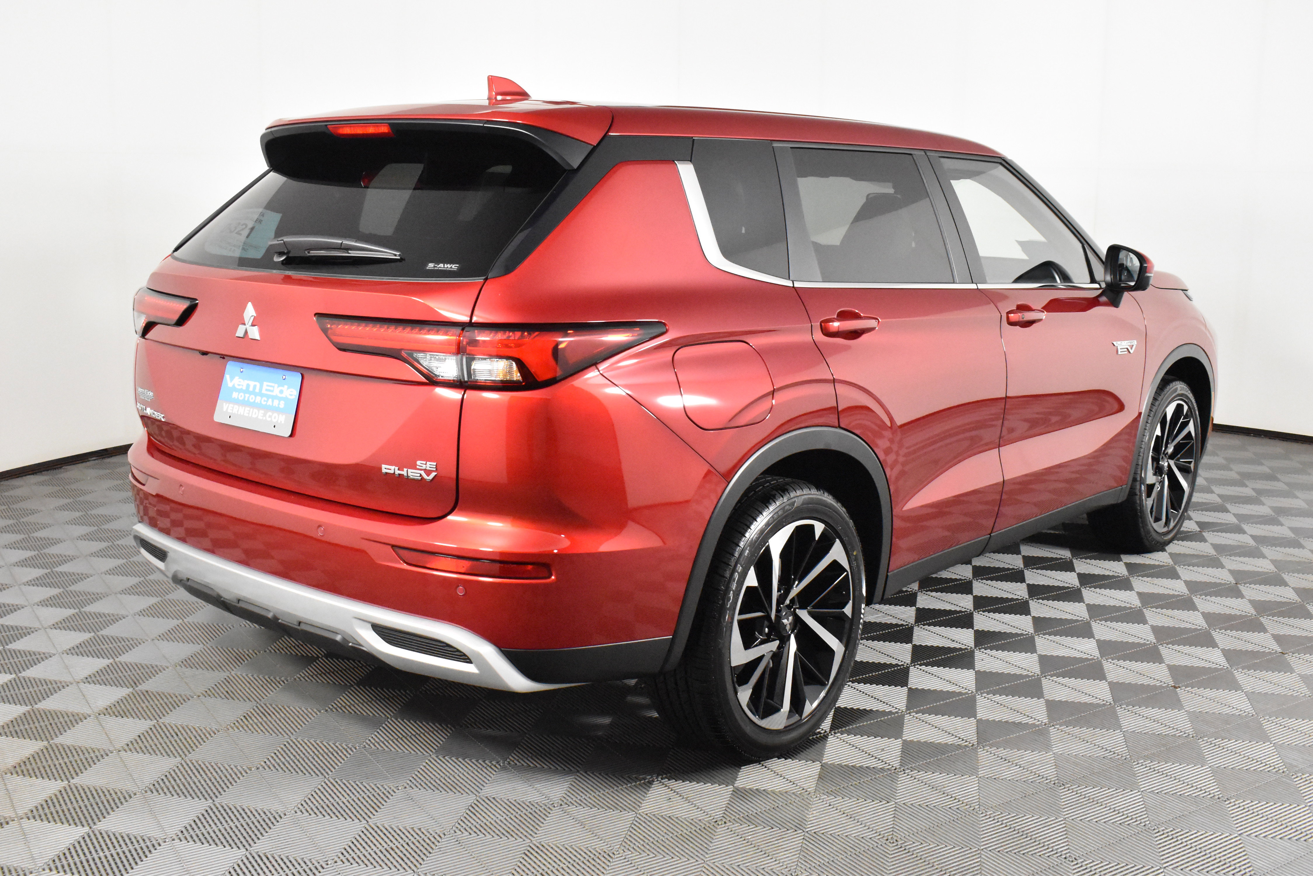 Used 2025 Mitsubishi Outlander SE image 6