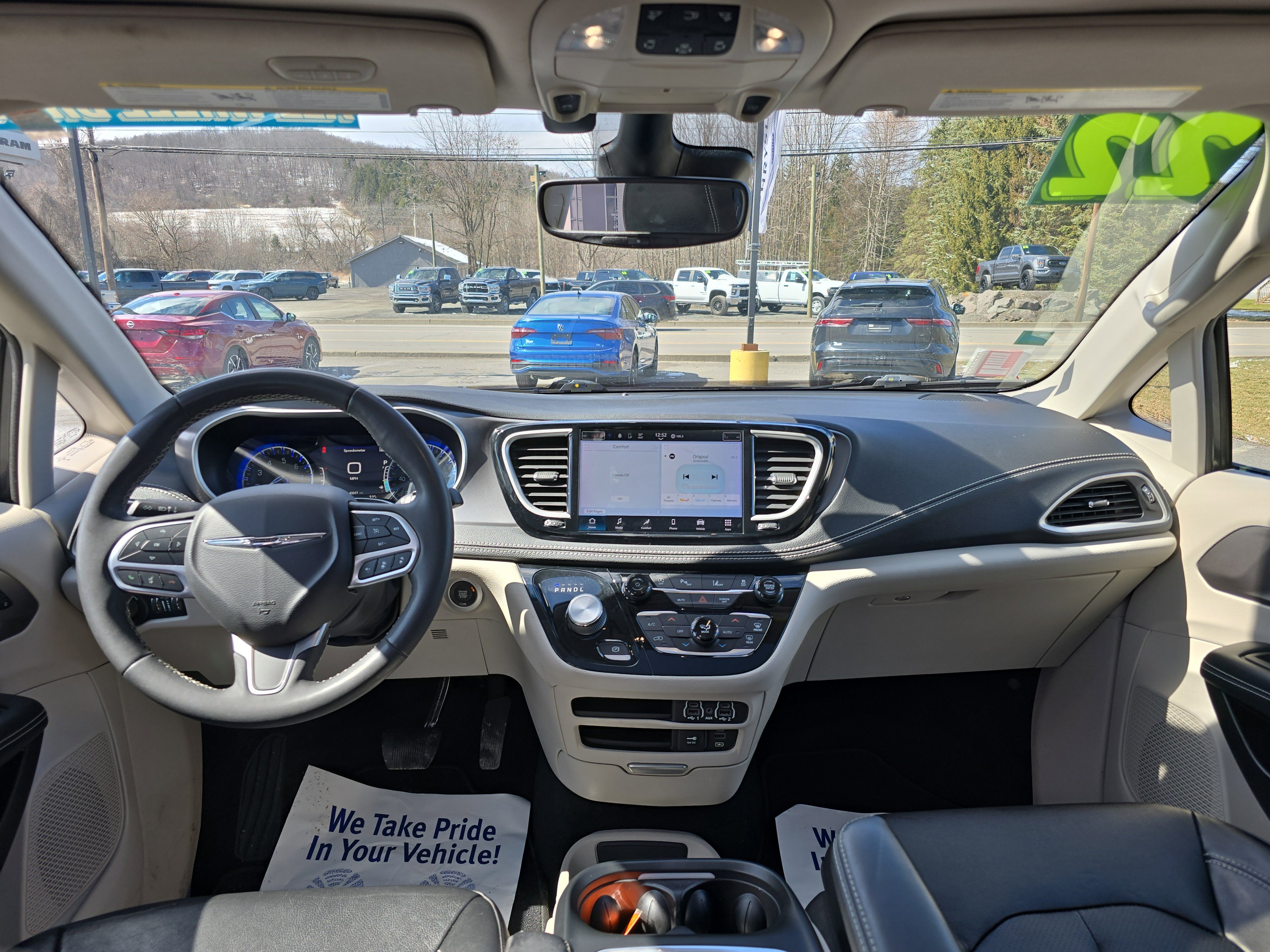 Used 2022 Chrysler Pacifica Touring-L image 16