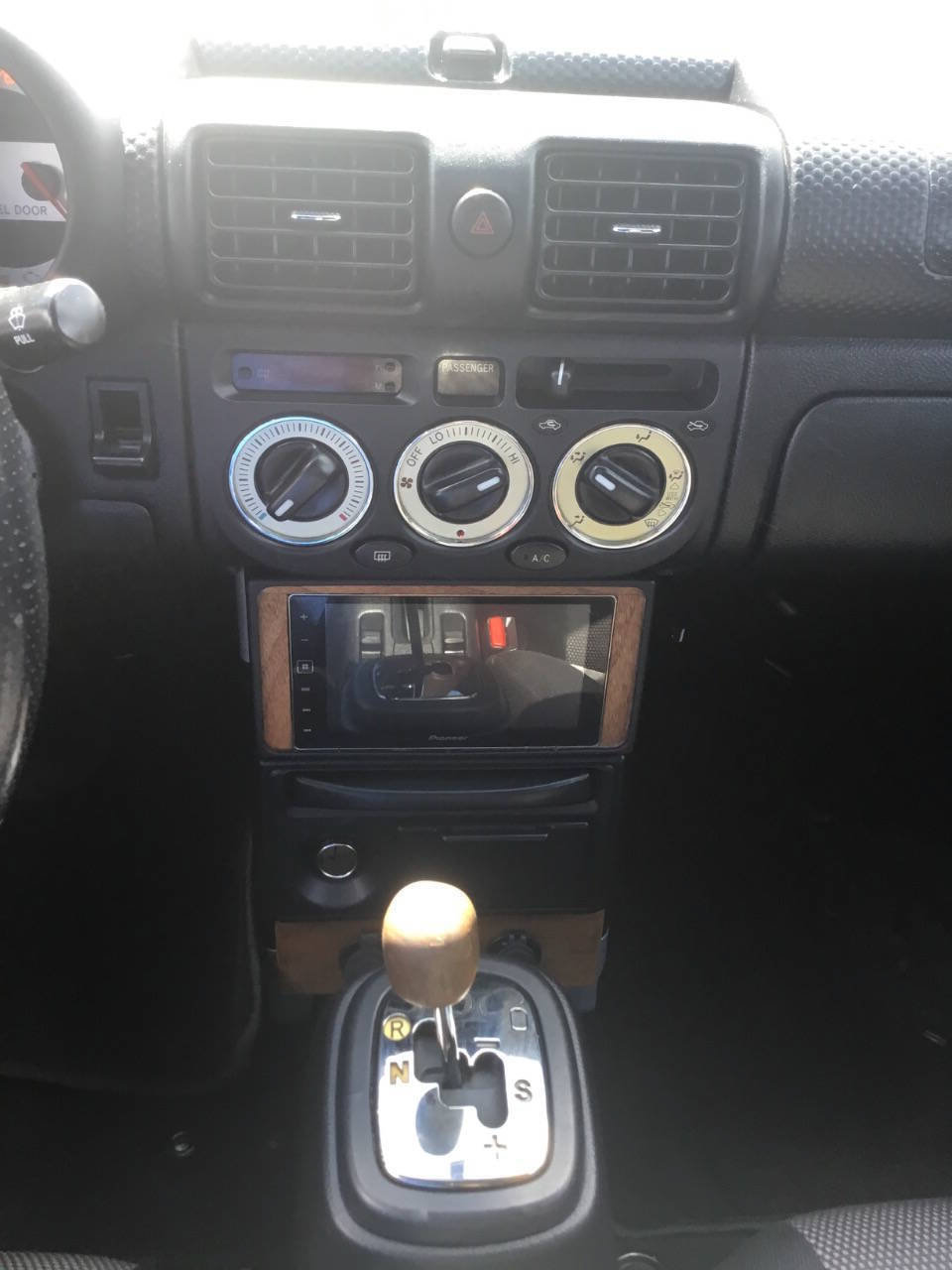 Used 2004 Toyota MR2 RWD image 9