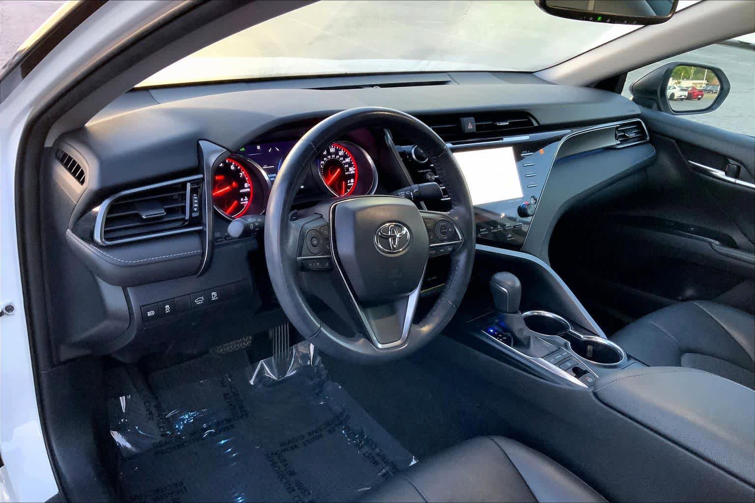 Used 2019 Toyota Camry XSE FWD image 17