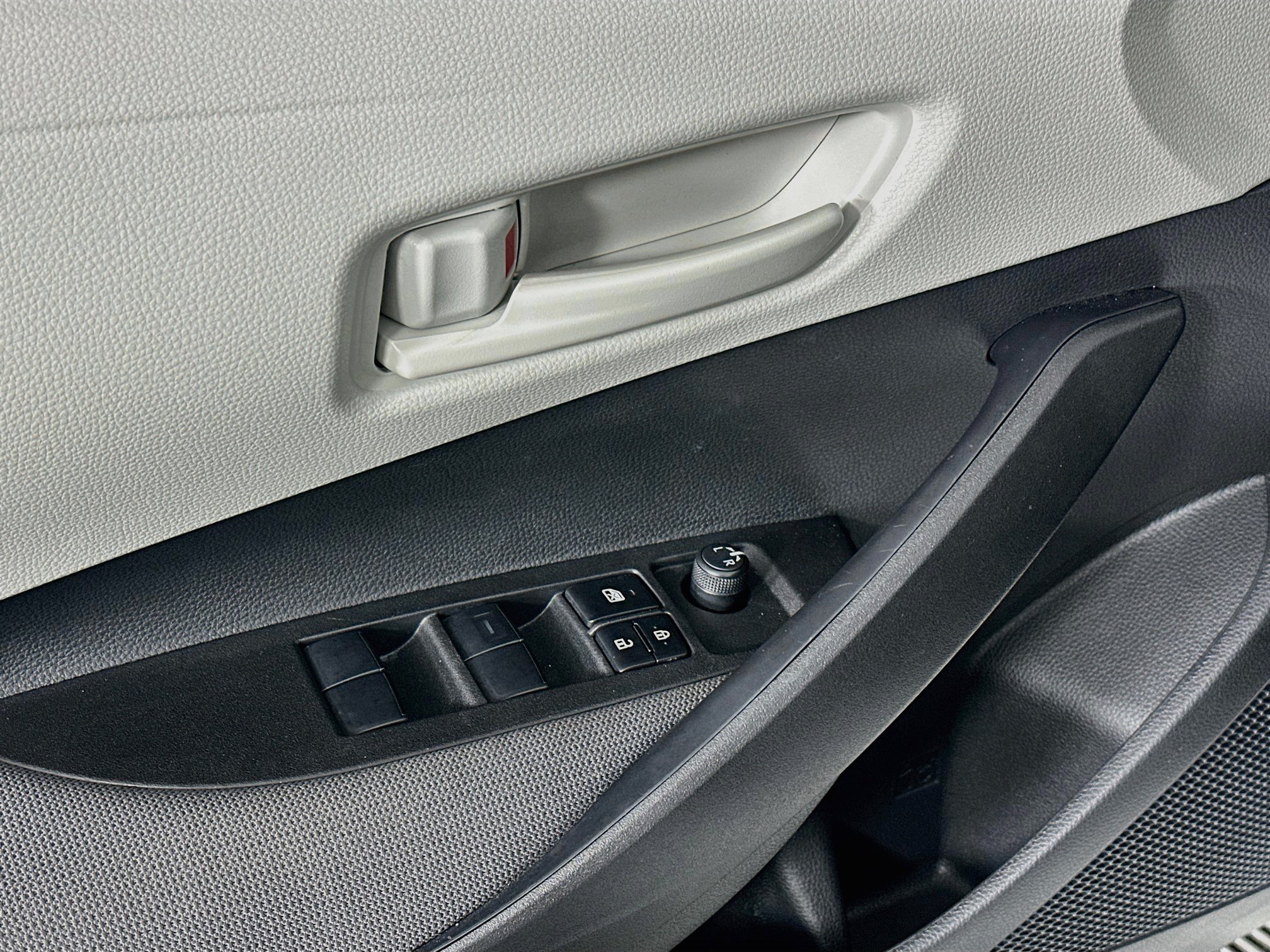 Used 2026 Toyota Corolla LE FWD image 15