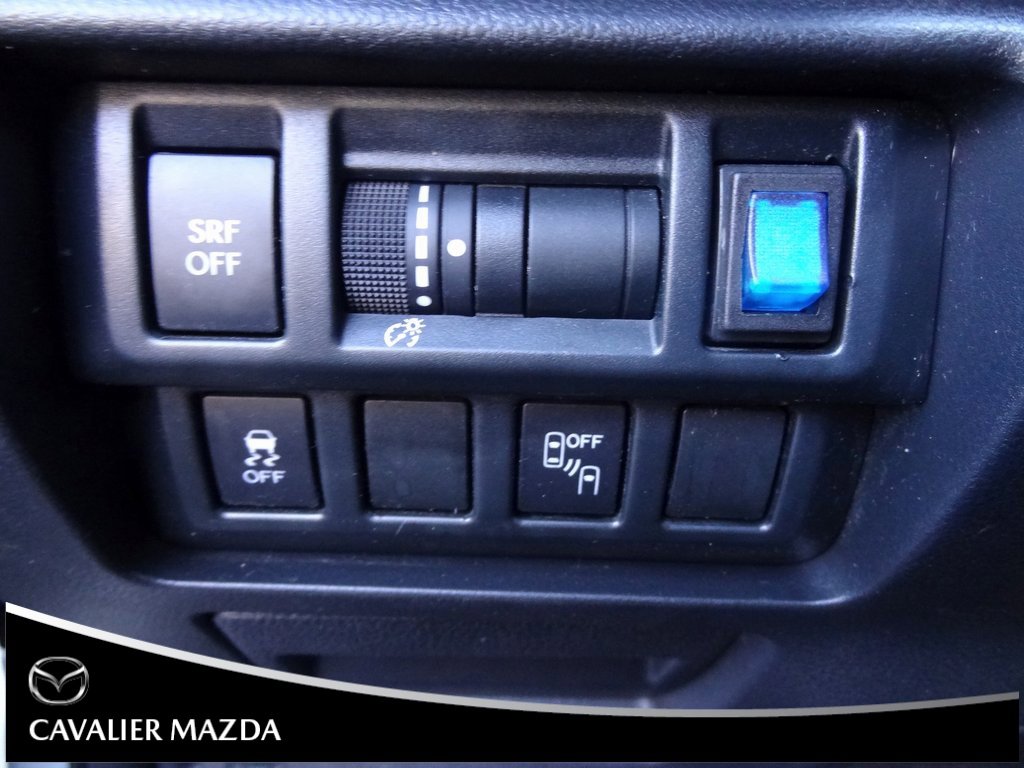 Used 2019 Subaru Crosstrek 2.0i Premium w/ Eyesight System image 18