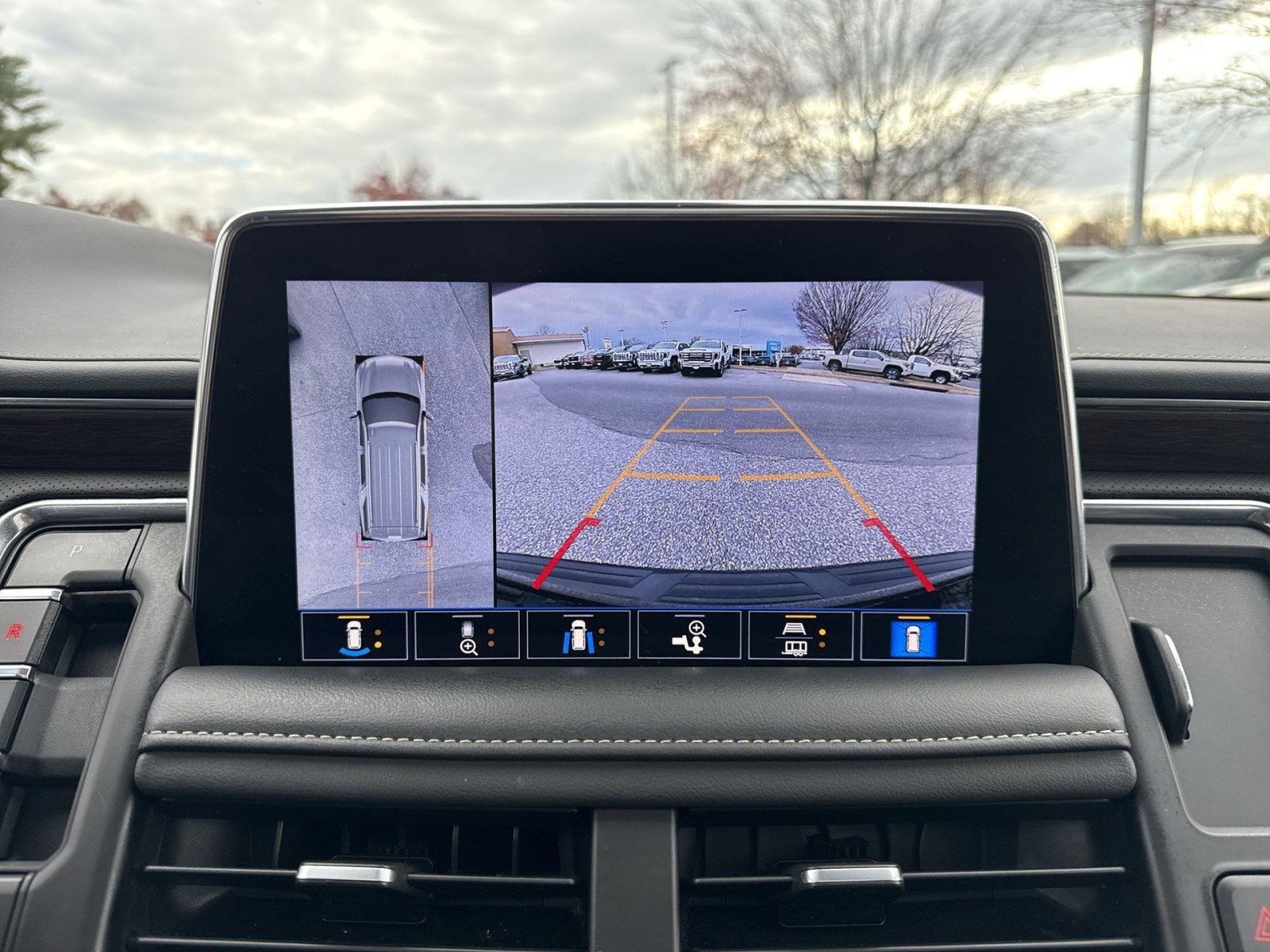 Used 2021 Chevrolet Suburban Premier w/ Premium Package image 19