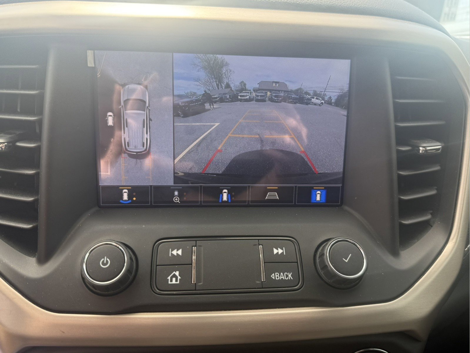 Used 2022 GMC Acadia Denali w/ Denali Technology Package image 21