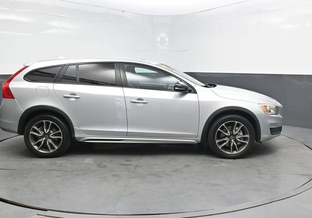 Used 2017 Volvo V60 T5 Cross Country w/ Convenience Package AWD/4WD image 9