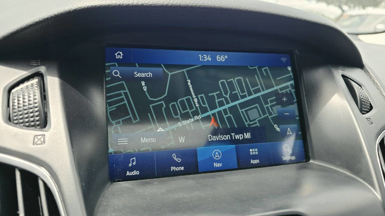 Used 2017 Ford Focus Titanium FWD image 19
