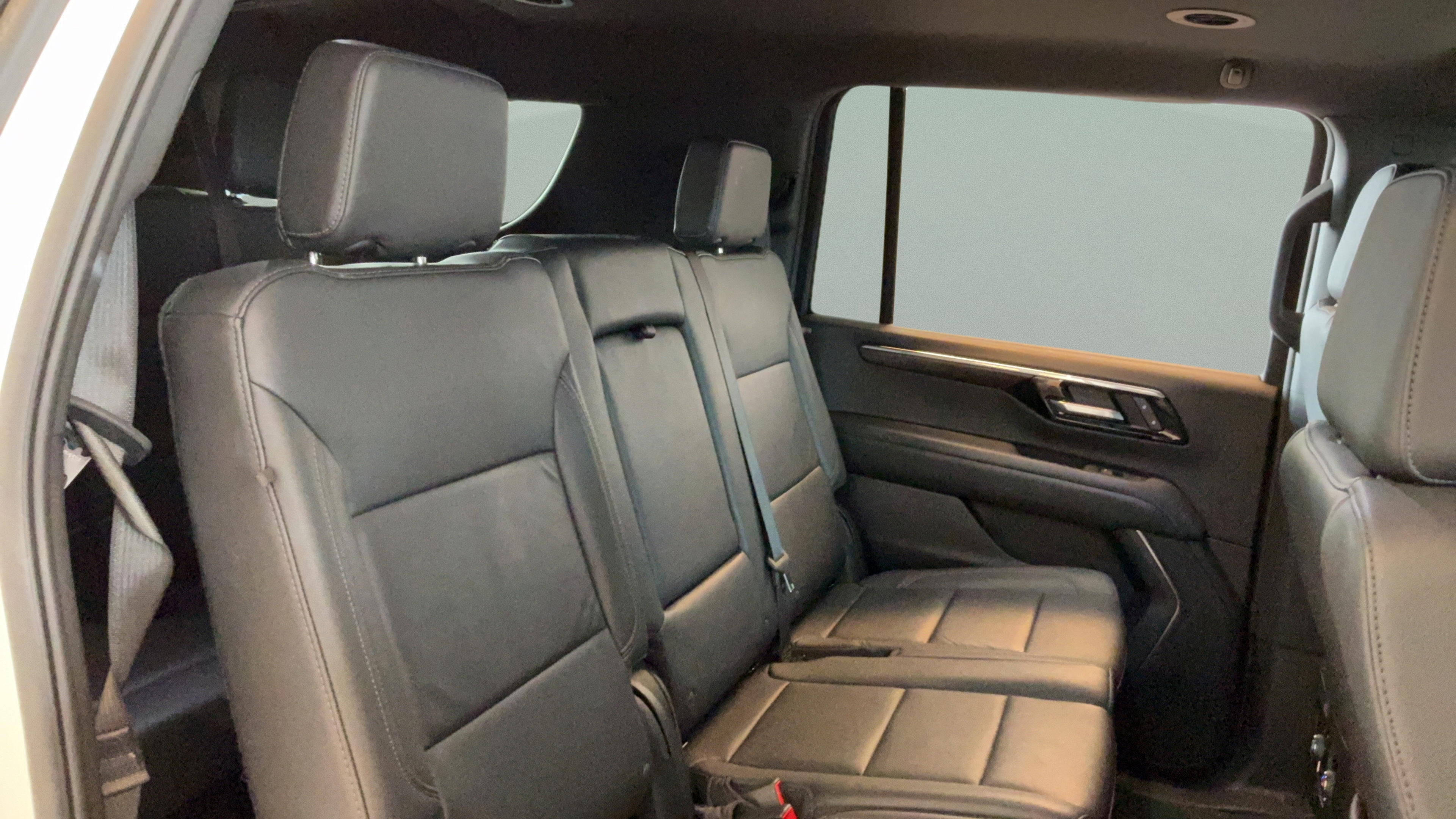 Used 2025 Chevrolet Suburban LT AWD/4WD image 38