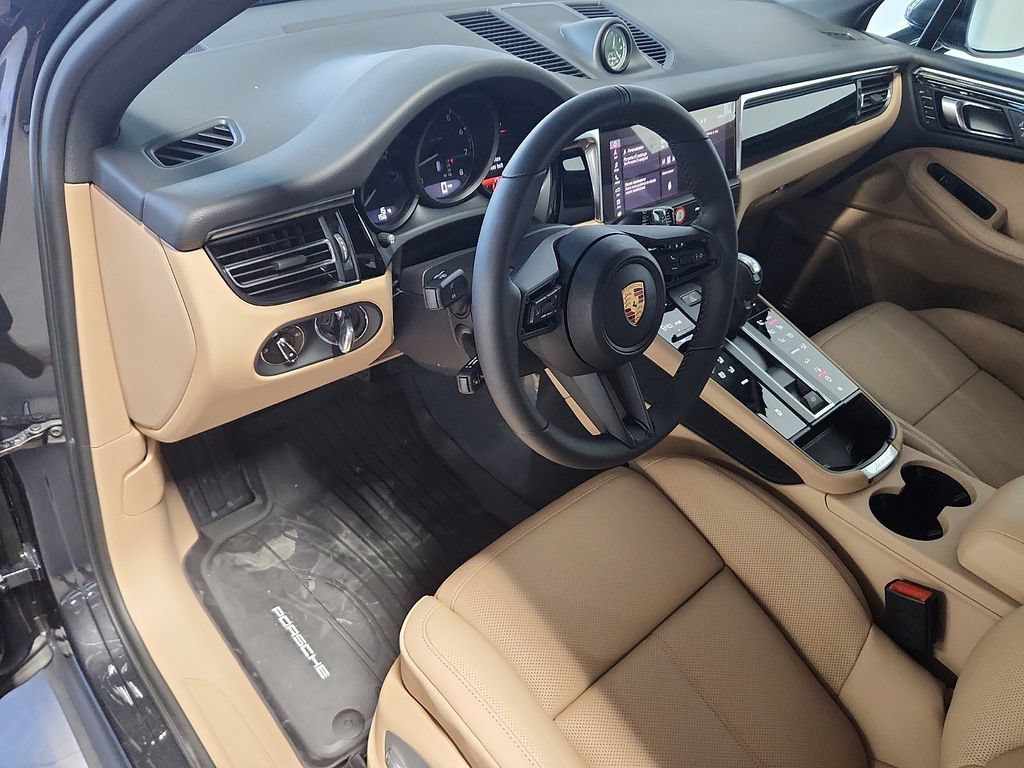 New 2026 Porsche Macan AWD/4WD image 4