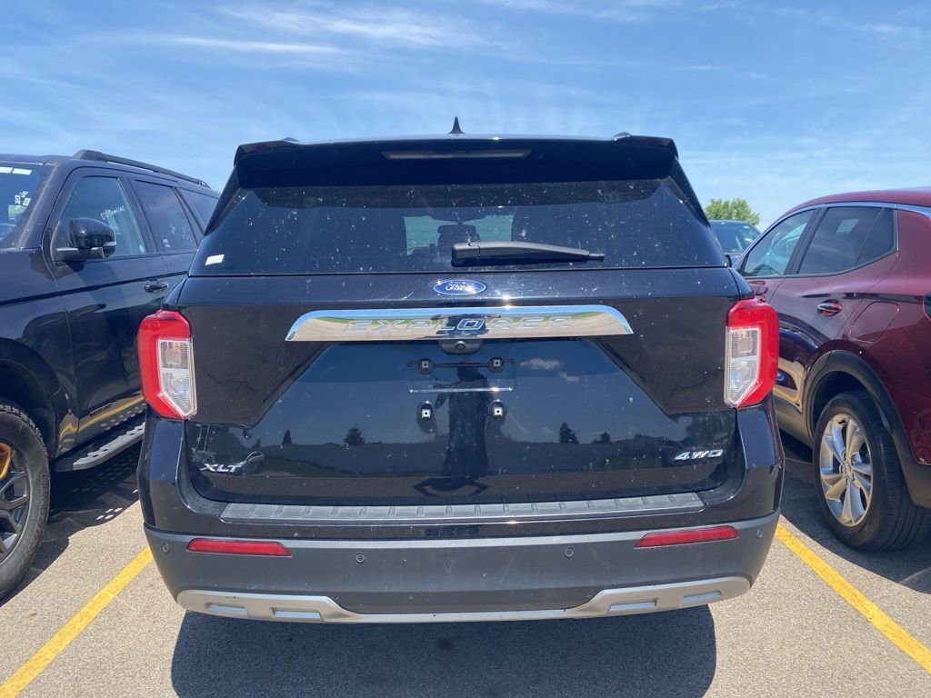 Used 2023 Ford Explorer XLT w/ Equipment Group 202A AWD/4WD image 10