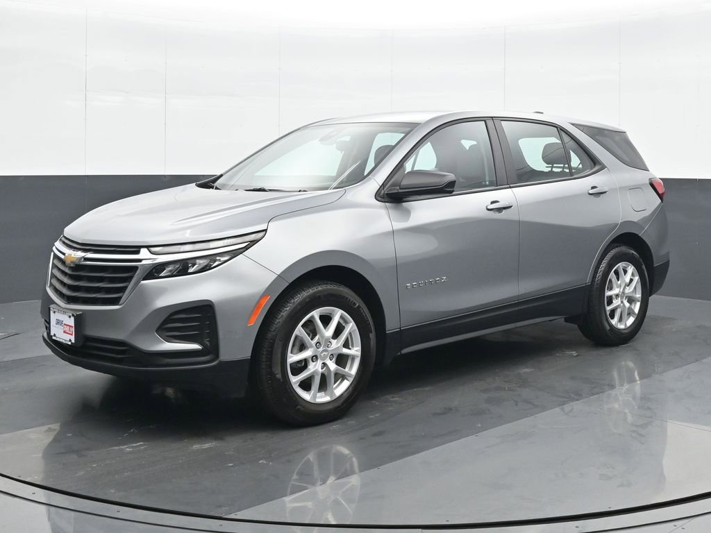 Used 2024 Chevrolet Equinox LS image 2