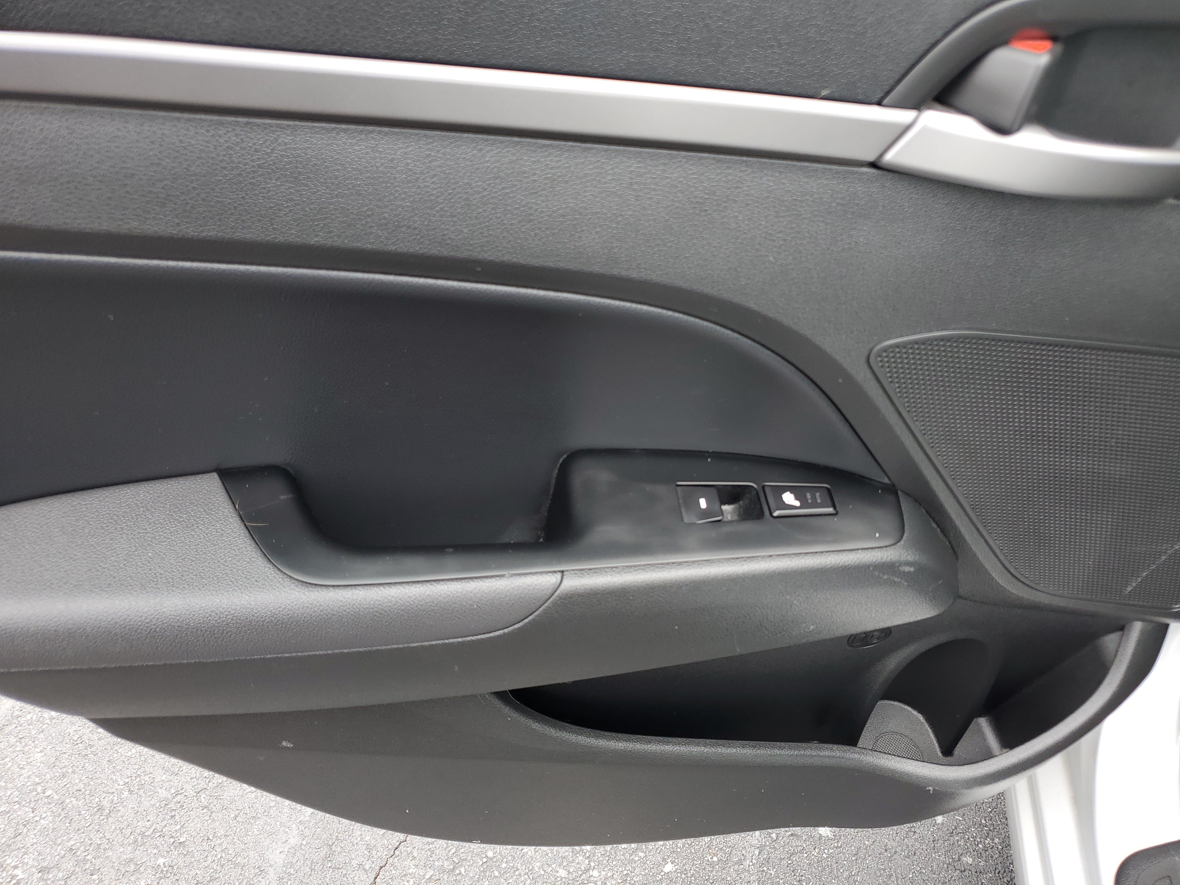 Used 2017 Hyundai Elantra Limited w/ Limited Tech Package 08 FWD image 15