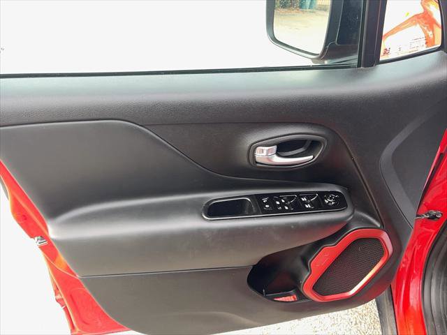 Certified 2022 Jeep Renegade Trailhawk w/ Trailer Tow Group image 12