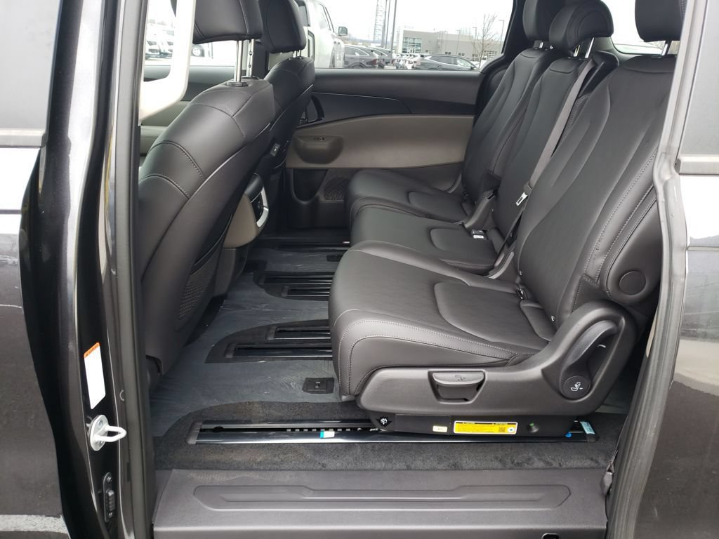 New 2026 Kia Carnival FWD image 23