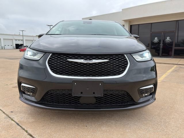Used 2023 Chrysler Pacifica Touring-L FWD image 4