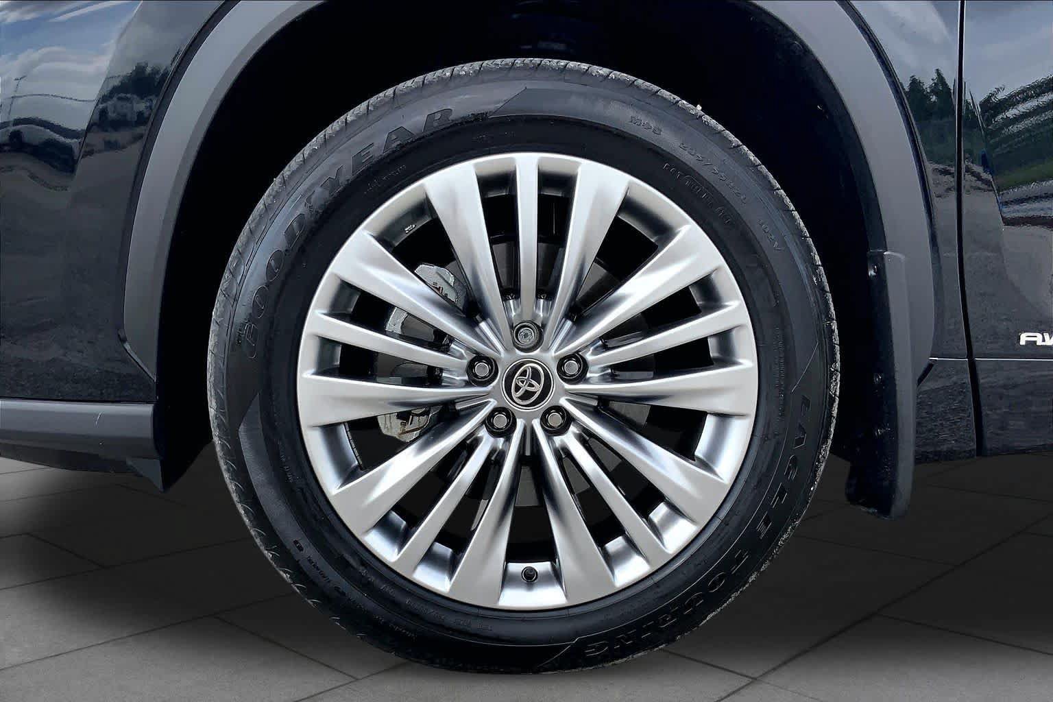 Certified 2026 Toyota Highlander Platinum AWD/4WD image 11