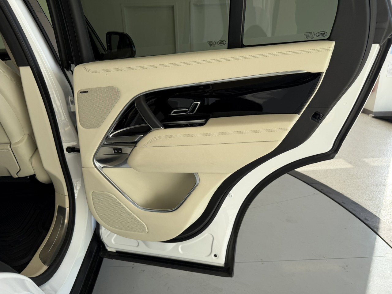 Used 2023 Land Rover Range Rover SE AWD/4WD image 38